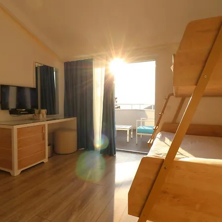 Garcia & Hotel 5*
